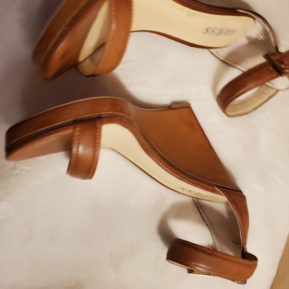 Guess wedge 8.5 tan shoe
